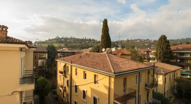 Bright Apartments Verona - Valdonega Torricelle View, Забронировать Апартаменты/квартира Апартаменты Вероны, рядом с Римский амфитеатр, Апартаменты/квартира