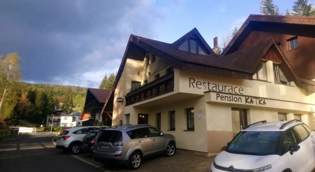 Pension Katka, Забронировать Отель Отели Гаррахов с парковкой, рядом с Горнолыжный курорт Гаррахов, Парковка