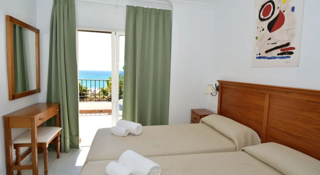Апартаменты c 1 комнатой с балконом и с видом на море Apartamentos HC Burriana Playa