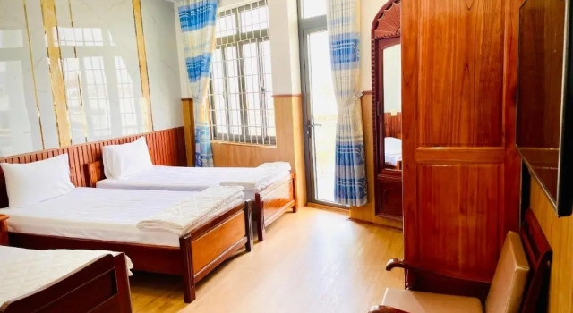 Четырёхместный номер Standard с балконом Nhu Y Hotel