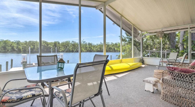 Коттедж Angler's Getaway: Homosassa Home w/ Boat Dock!