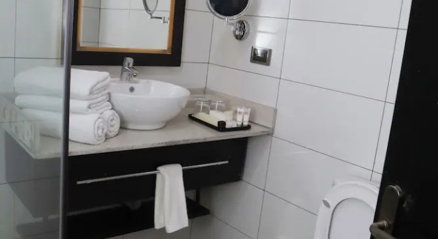 Camera Superior Monty Suites Calabar