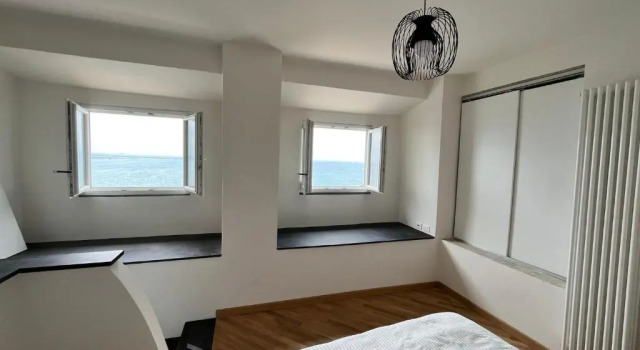 Апартаменты Brand new apartment with seaview & private parking