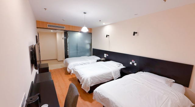 Трёхместный номер Economy Morning Wind Urban Hotel （May Fourth Square Branch)