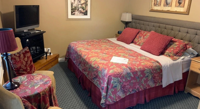 Номер Standard с балконом WeatherPine Inn