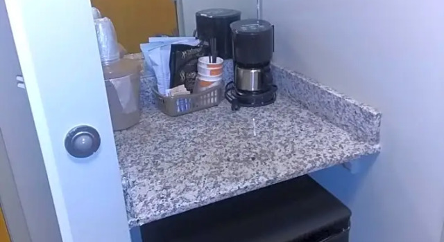 Четырёхместный номер Standard Econo Lodge