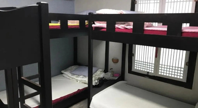 Кровать в общем номере (мужской номер) Guesthouse Nabiya