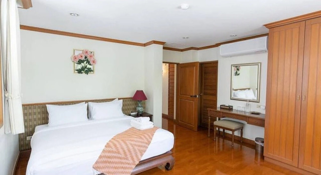 Royal Riverside Resort Spa, Забронировать Курортный отель Отели Бангкока с парковкой, рядом с Университет Суан-Сунанда-Раджабат, Парковка