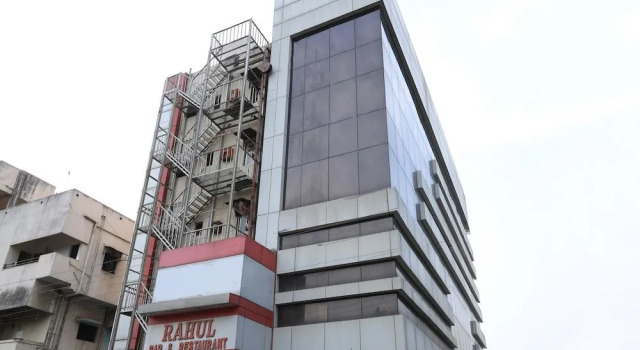 OYO Flagship 42122 Hotel Rahul, Забронировать Отель Нагпур штат Махараштра, рядом с Железнодорожный вокзал Нагпур