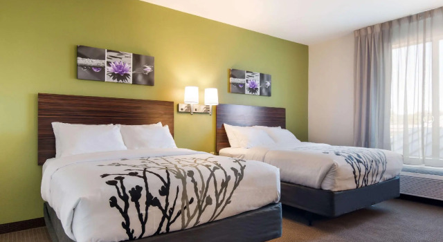 Четырёхместный люкс Sleep Inn East Camden