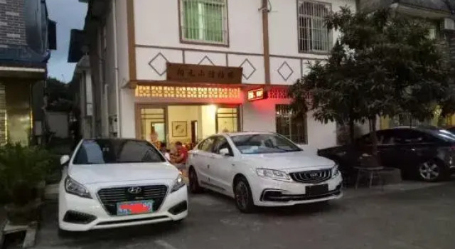 Danxia Mountain Hongfulou Hotel, Boek Hotel Hotels in Guangdong met parkeren, Parkeren