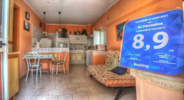 Bed and Breakfast Ka Dërrasëza, Varaa Hotelli Hotellit Pollino pysäköinnillä, Pysäköinti