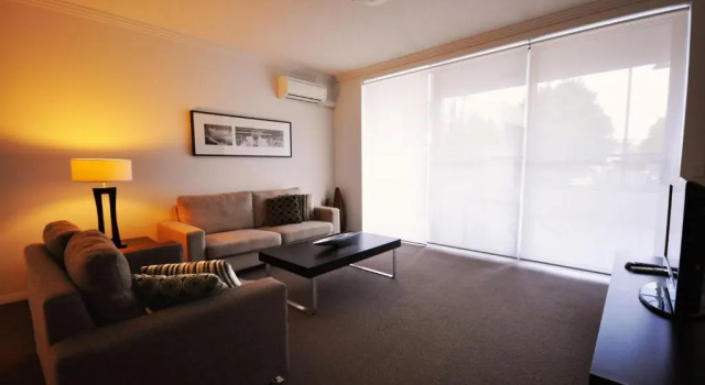 Апартаменты Chancellor Lakeside Apartments