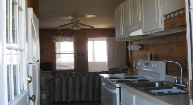 Virginia Landing Camping Resort Cabin 19, Prenota Campeggio Campeggi e glamping a Virginia, Campeggio