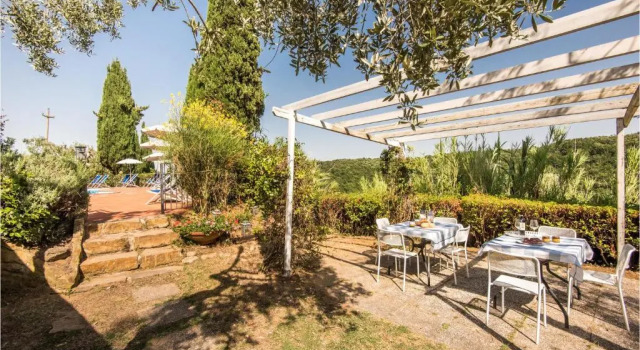 Апартаменты Beautiful apartment in Montaione with Outdoor swimming pool, WiFi and 2 Bedrooms