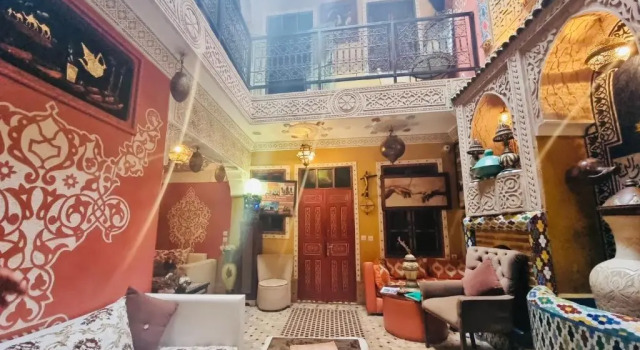 Кровать в общем номере Riad Jennah Rouge