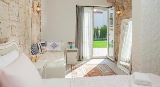 Трёхместный номер Standard с видом на бассейн Kybele Suites Alaçatı