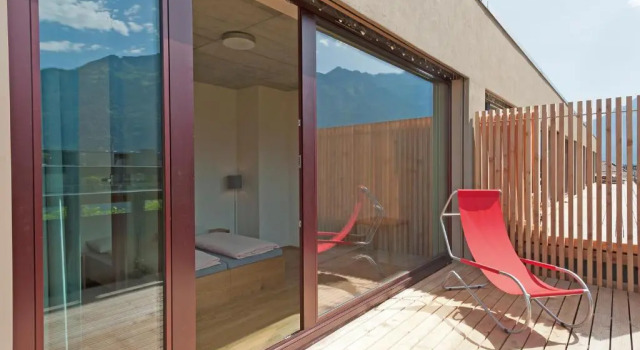 Четырёхместный номер Standard с балконом Interlaken Youth Hostel