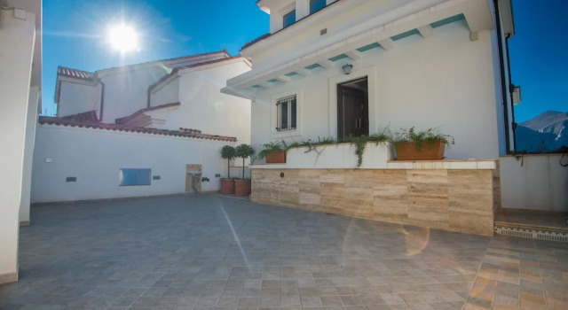 Villa Olivia, Boek Villa Dobrota 