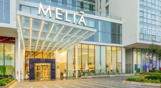 Premium Casal quarto com vista para o rio Melia Maputo Sky