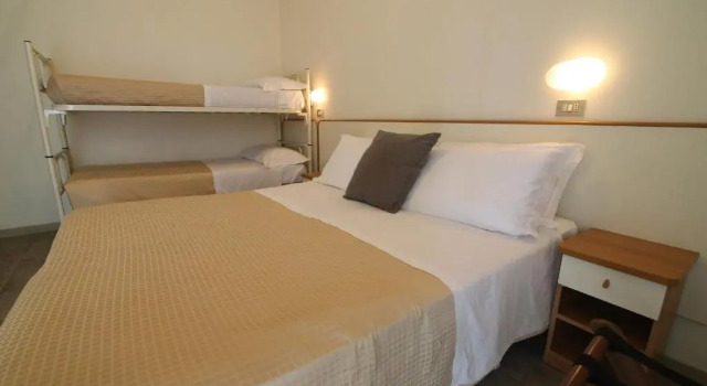 Семейный номер Standard с балконом Hotel Miriam