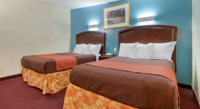 Четырёхместный номер Standard Rodeway Inn & Suites New Paltz - Hudson Valley