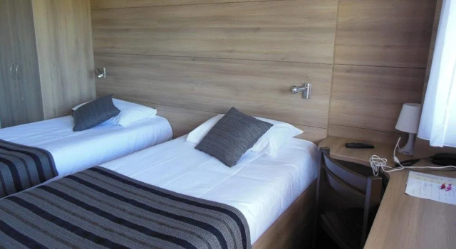 Couett'hôtel Loudéac, Varaa Hotelli Hotellit Côtes-d'Armor pysäköinnillä, Pysäköinti