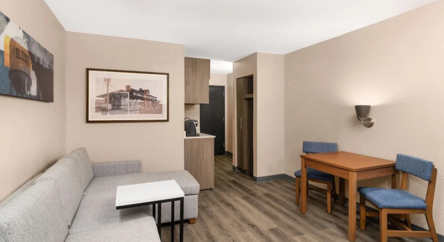 Четырёхместный люкс La Quinta Inn & Suites by Wyndham Bessemer