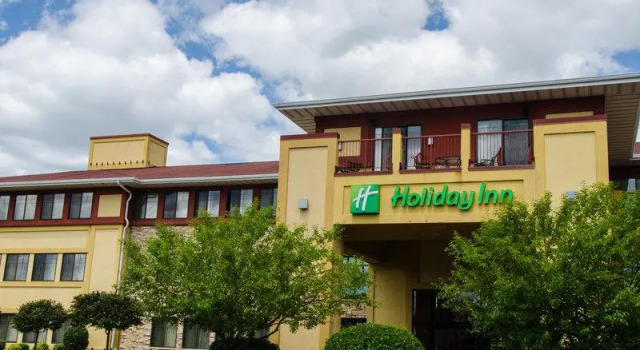 Run of House Holiday Inn Hotel Pewaukee-Milwaukee West by IHG