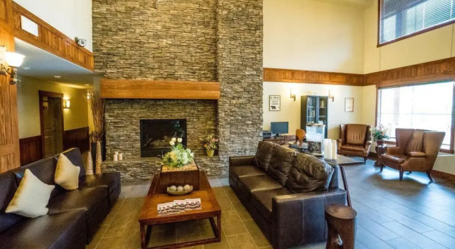 Spacious 3BR 2BA Penthouse with Mountain Views