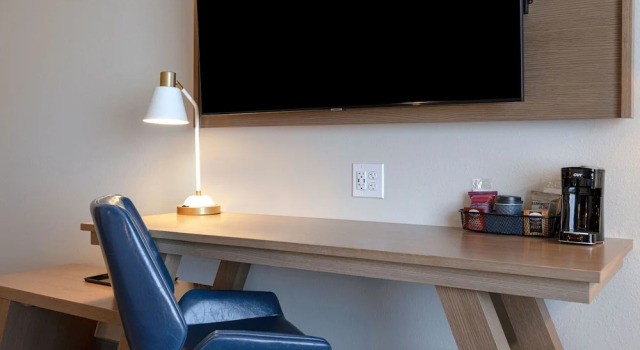 Четырёхместный номер Standard Fairfield by Marriott Inn & Suites Denver Airport at Gateway Park