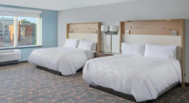 Четырёхместный номер Executive Holiday Inn Portland-By the Bay by IHG