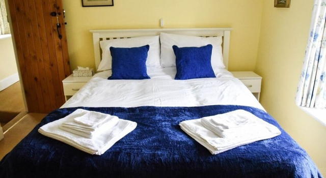 Highertown Cottage B&B, Rezerwuj Bed and Breakfast Brompton Regis Somerset