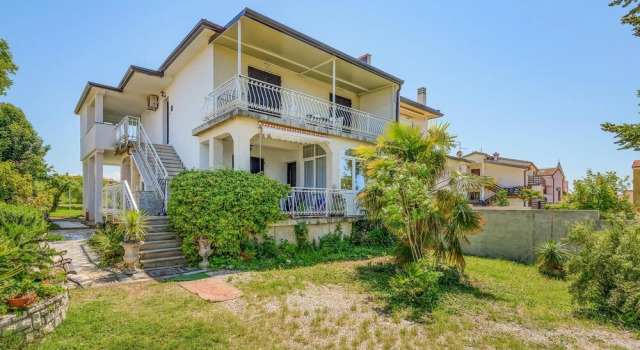 Beautiful Apartment in Umag With 3 Bedrooms and Wifi