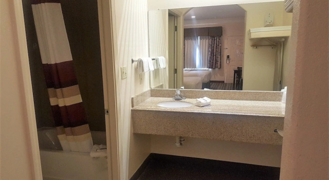 Люкс Standard Red Roof Inn & Suites Houston   Humble/IAH Airport