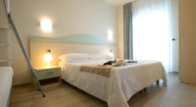 Четырёхместный номер Standard с балконом Hotel Salus