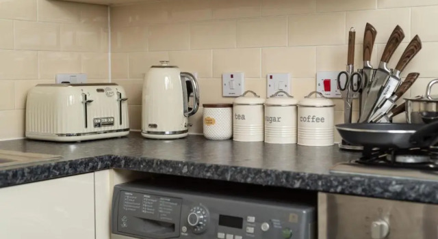 Virexxa Bletchley - Executive Suite - 2Bed Flat with Free Parking, Varaa Huoneisto Asunnot kohteessa Merseyside, Huoneisto