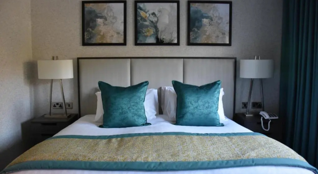 Номер Classic Carlton Hotel