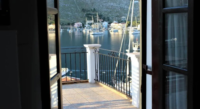 Gompos Apartment - Cozy Apartment next to the sea - Amazing Sea View