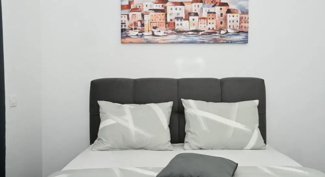 Stylish Kaštela Apartment With Modern Amenities and Free Parking