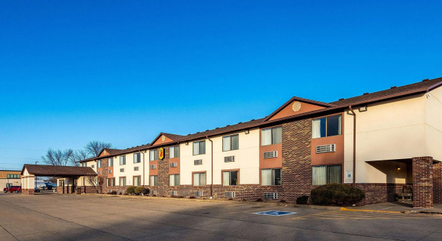 Super 8 by Wyndham Oelwein, Varaa Hotelli Oelwein Iowa