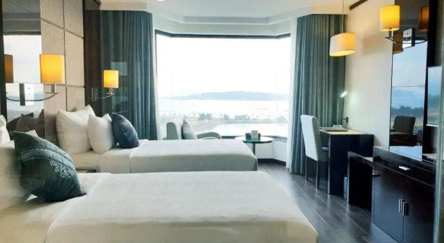 Двухместный номер Standard с видом на море Central Luxury Hạ Long Hotel