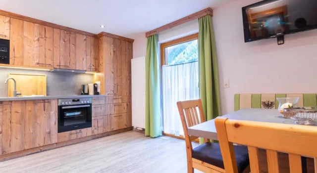 Апартаменты c 1 комнатой с балконом Alpenpension Elferblick- Zimmer- Appartements- Wellness