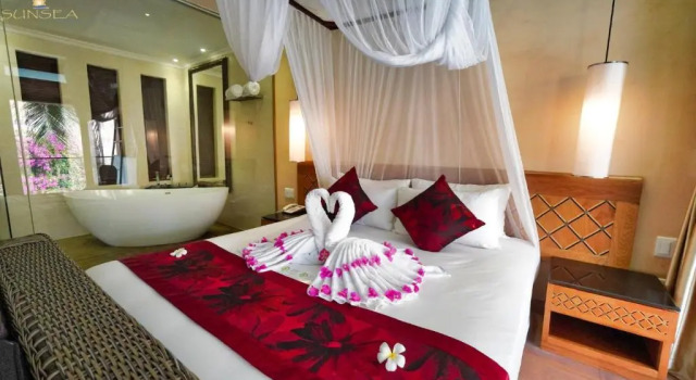 Люкс с видом на бассейн Sunsea Resort