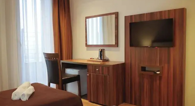 Standardowy dwuosobowy pokój i balkonem i z widokiem na miasto Hotel Semitronix