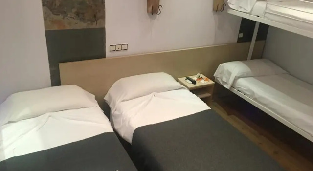 Hostal La Plata, Забронировать Отель Мадрид Провинция Мадрид, рядом с Дом-музей Лопе де Вега