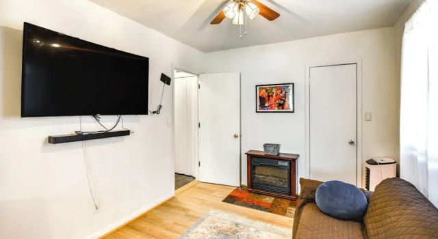 Апартаменты 1 Mi to Dtwn: Remote Work-friendly Apt in Hampton!