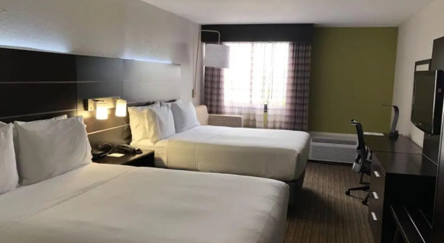 Четырёхместный номер Standard Holiday Inn Express & Suites Miami - Hialeah by IHG