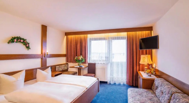 Трёхместный номер Standard с балконом Sporthotel Pechtl