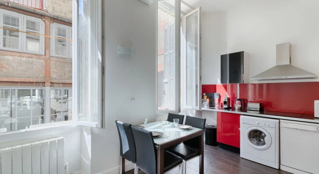 Modern Studio 3 Minutes From the Old Port!, Забронировать Отель Кастеллан и Префе 